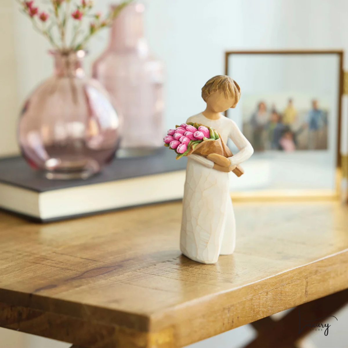 Willow Tree Statuina Bright Hope