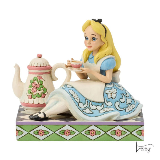 Disney Tradition  Figurina Alice con teiera Gigante