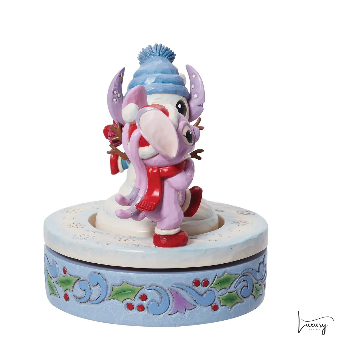 Disney Tradition  Figurina Stitch and Angel con pupazzo di neve