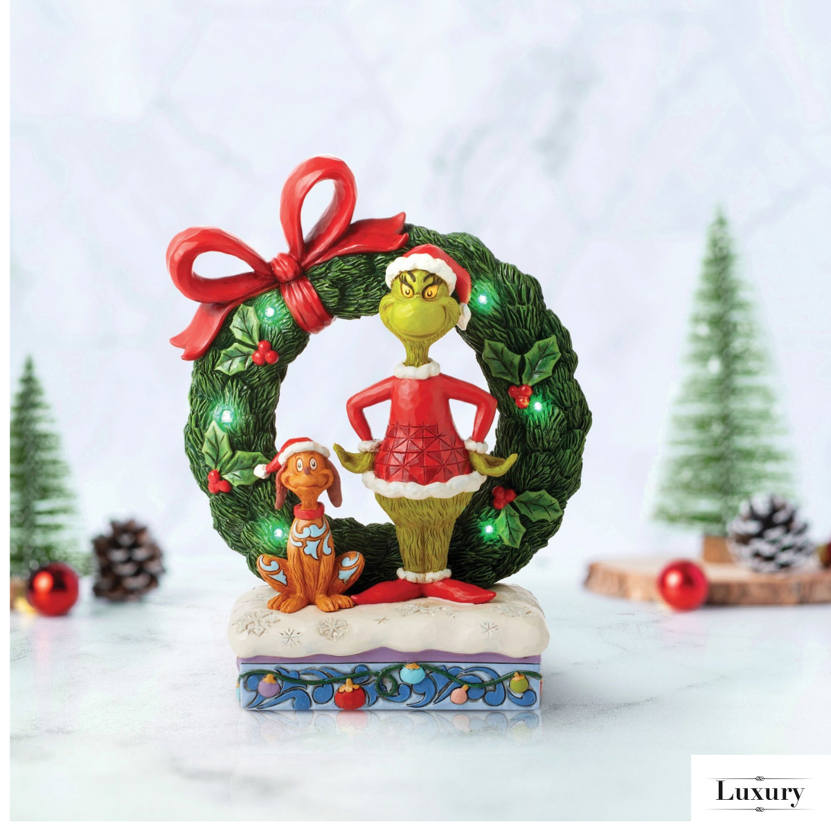 Disney Jim Shore Statuetta  Grinch e Max con corona di Natale